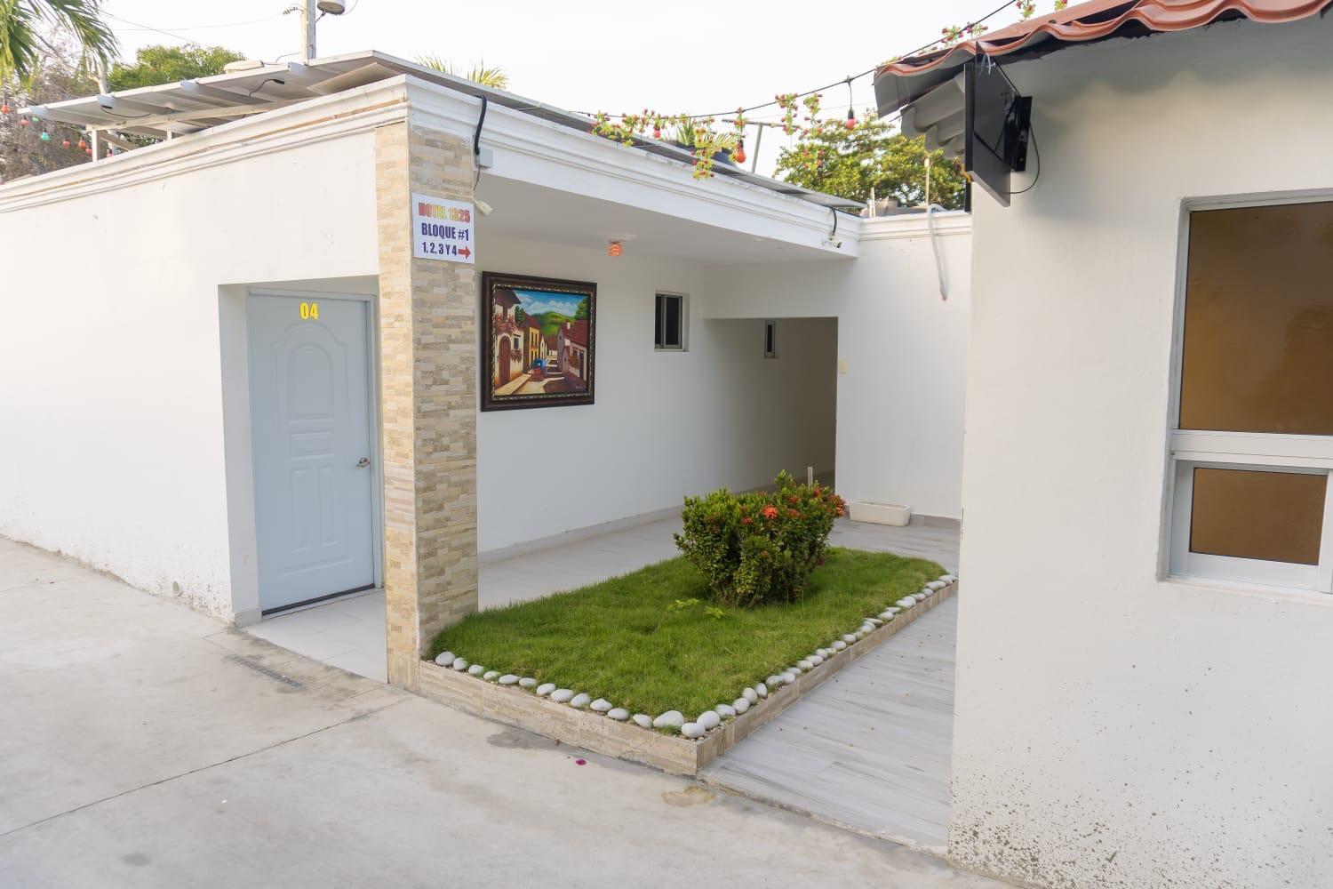 Hotel1325 Bani Bagian luar foto