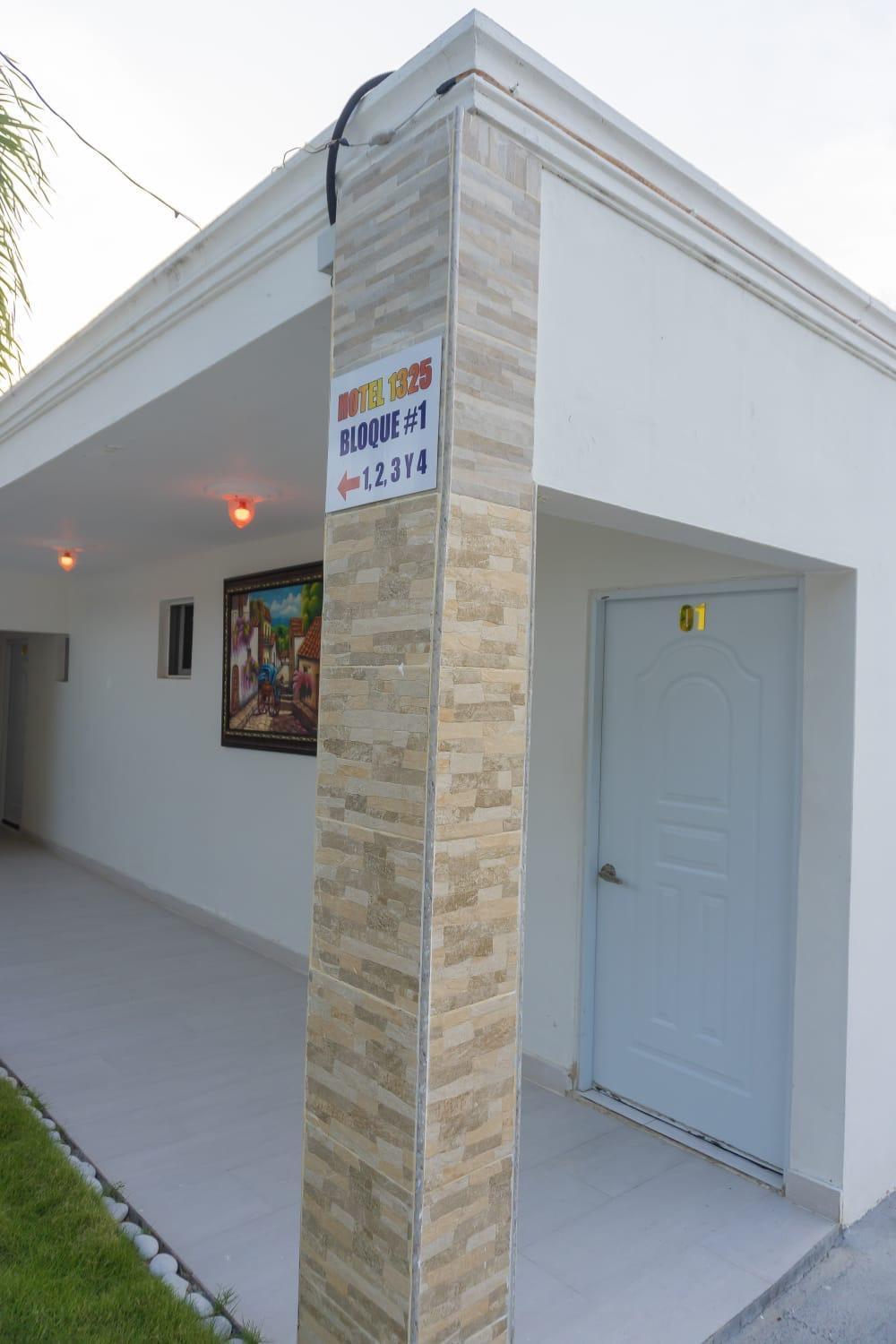 Hotel1325 Bani Bagian luar foto