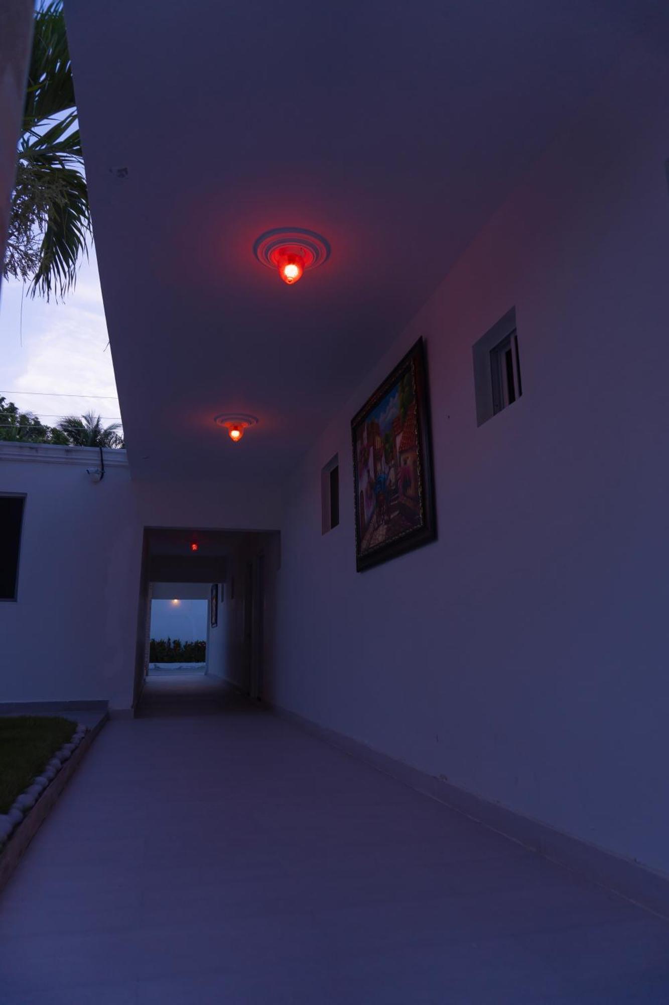 Hotel1325 Bani Bagian luar foto