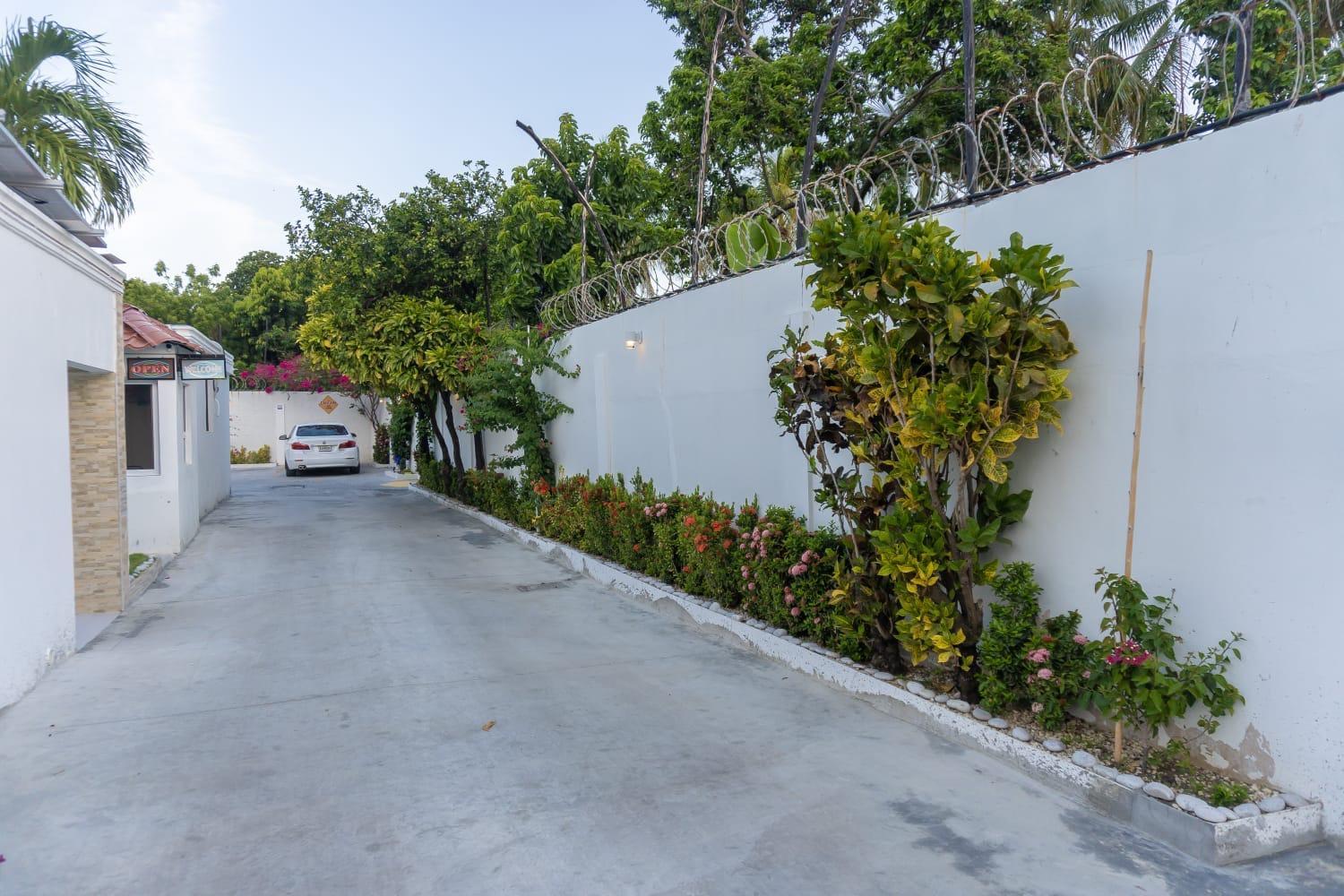 Hotel1325 Bani Bagian luar foto