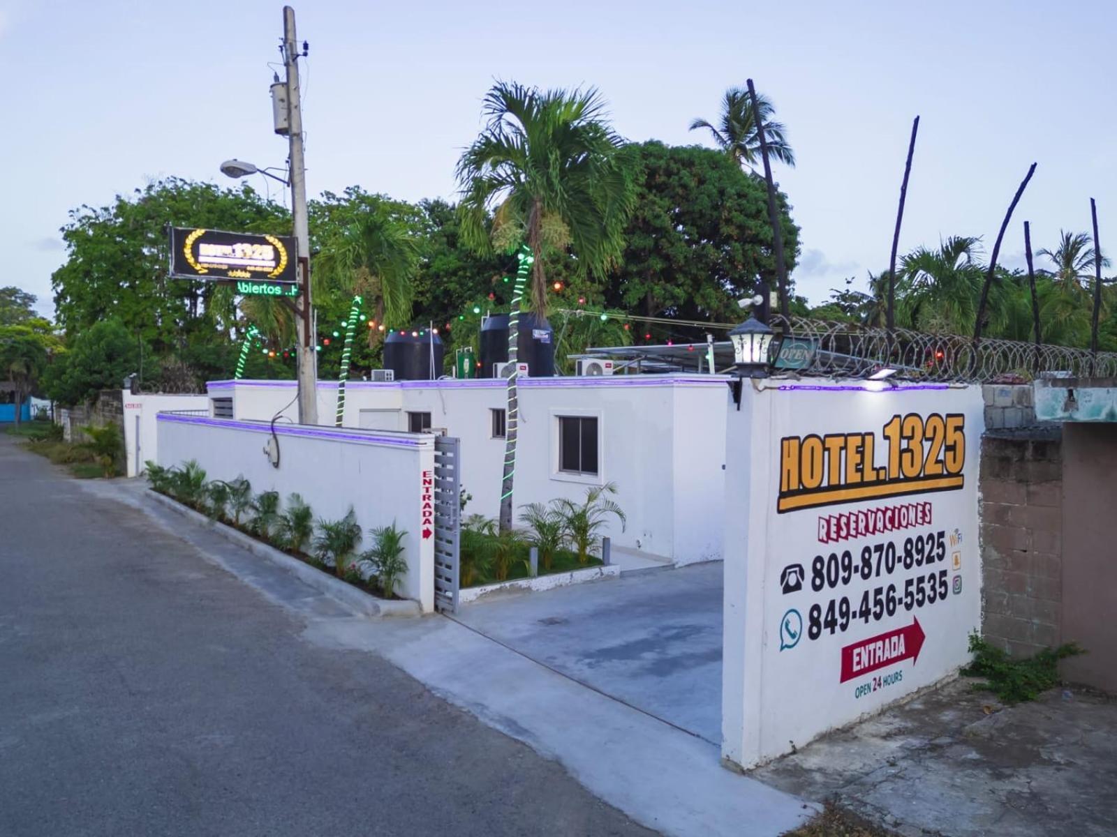 Hotel1325 Bani Bagian luar foto