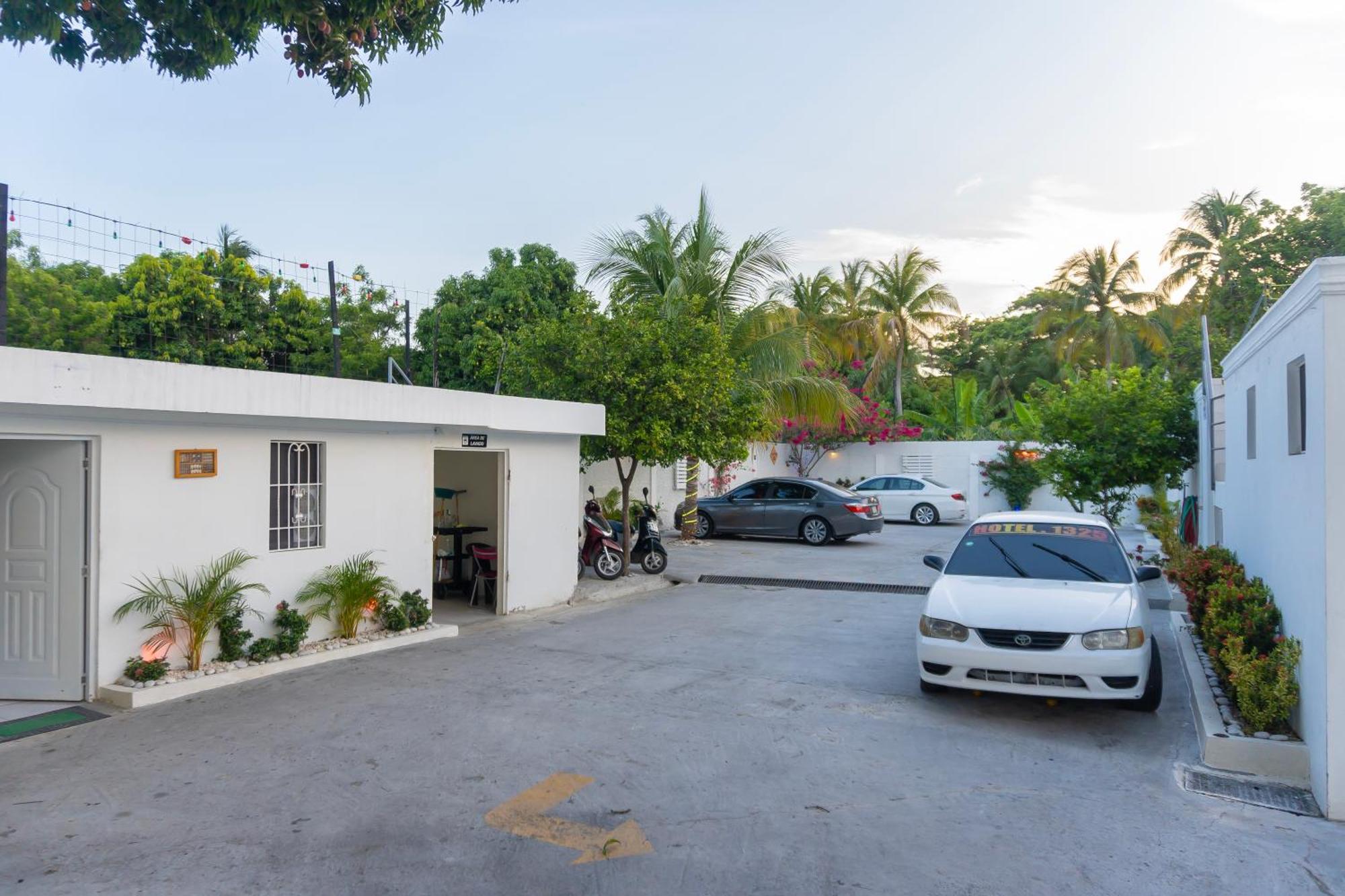 Hotel1325 Bani Bagian luar foto