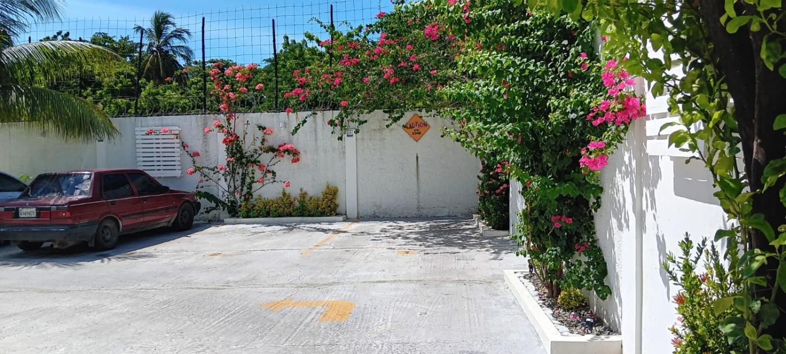 Hotel1325 Bani Bagian luar foto